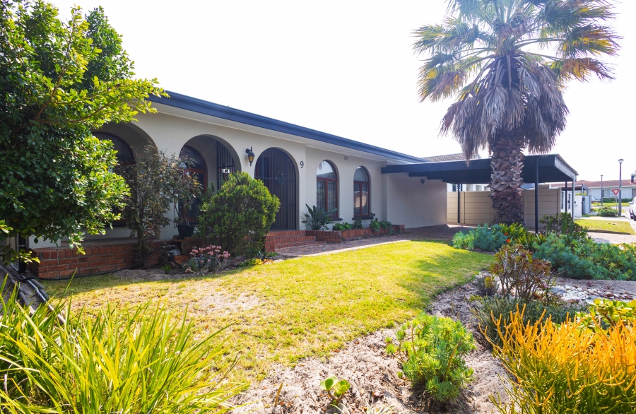 4 Bedroom Property for Sale in Stellenridge Western Cape